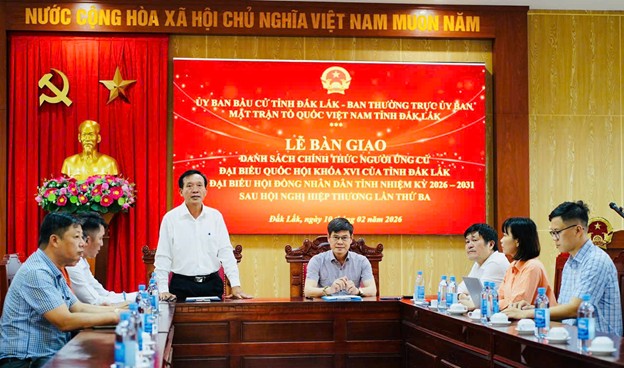 Bàn giao danh sách chính thức người ứng cử ĐBQH khóa XVI và đại biểu HĐND tỉnh Đắk Lắk nhiệm kỳ 2026-2031