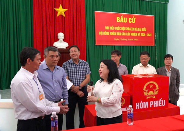 Thường trực Tỉnh ủy đi khảo sát, nắm tình hình công tác chuẩn bị bầu cử tại các địa phương